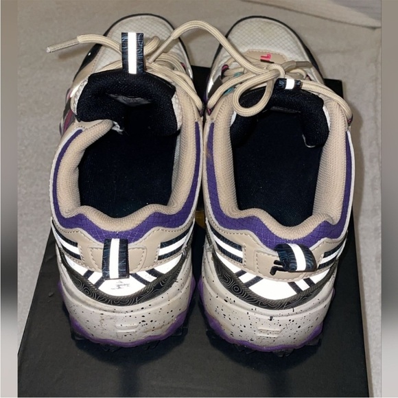 Preloved Women's Fila size 8 sneakers - Picture 3 of 5